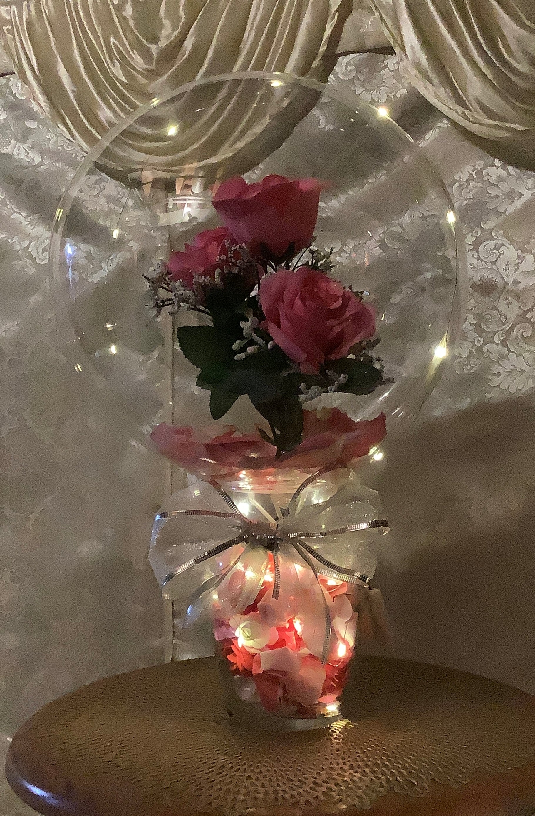 3 Rose bouquet    🌸Floating Flower Romantic Floral Keepsake 💐 Floral Light Balloon Arrangements in a glass vase