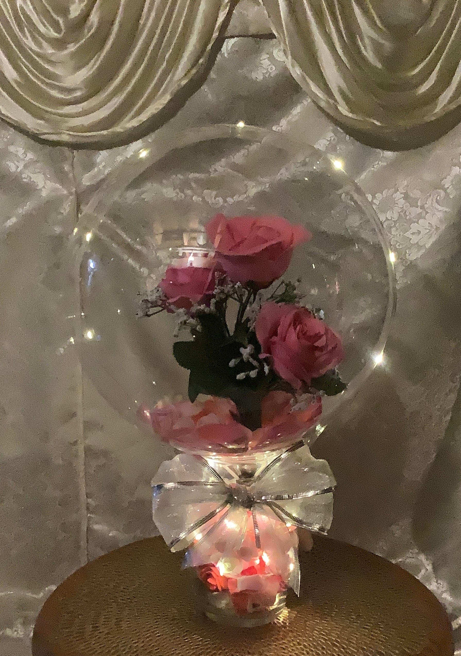 3 Rose bouquet    🌸Floating Flower Romantic Floral Keepsake 💐 Floral Light Balloon Arrangements in a glass vase
