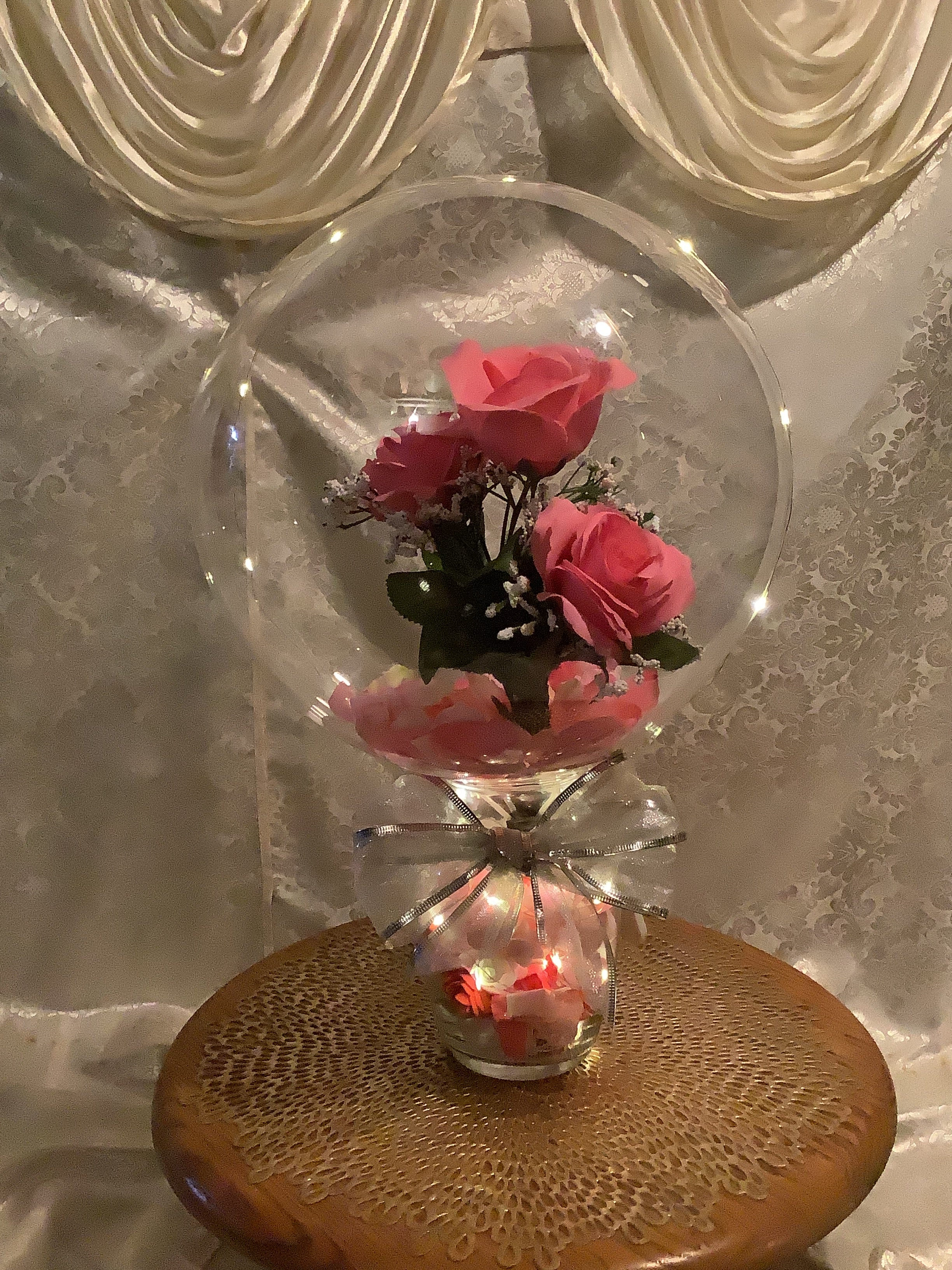 3 Rose bouquet    🌸Floating Flower Romantic Floral Keepsake 💐 Floral Light Balloon Arrangements in a glass vase